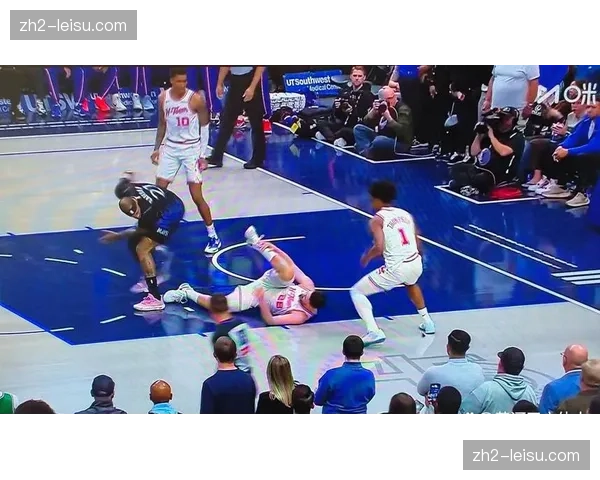 申京伤退时怒砸墙壁 火箭核心情绪反映球队压力